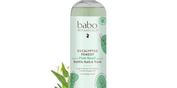 Babo Botanicals Eucalyptus Remedy 2-in-1 Bubble Bath & Wash – Invigorating Eucalyptus, Rosemary &
